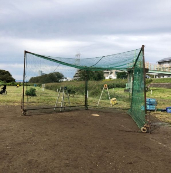 専用グランドにバッティングゲージ2台導入