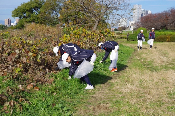 定例奉仕活動（河川清掃）
