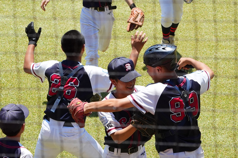 野球を楽しむ選手たち